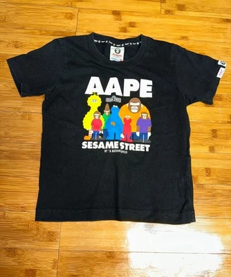 КУПАЮЩАЯСЯ ОБЕЗЬЯНА Bape x Улица Сезам Коллаб Черная Футболка ДЕТСКИЙ РАЗМЕР 120 - Изображение 1 из 3