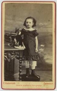 CDV circa 1870 C. Autenrieth à Cannstatt. Fillette avec poupée de porcelaine. - Imagen 1 de 1