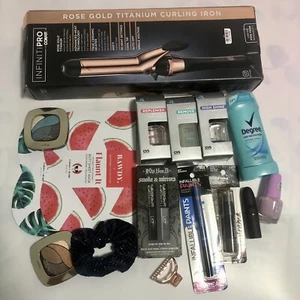 Lotto trucco. L'Oréal Paris, Sephora, Maybelline e altri. Valore 70€ - Foto 1 di 8