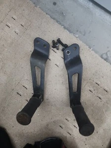 Yamaha XVS 950 Schraube 20l6 - 2020 Fußrasten hinten. Original Halterung Paar - Bild 1 von 2