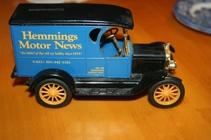 Banco de monedas fundidas a presión vintage azul ERTL 1923 Chev Van “Hemmings Motor News” con llave - Imagen 1 de 8
