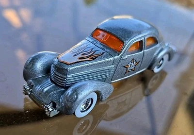 Hot Wheels 2000 Treasure Hunt 1936 Cord Real Riders plateado excelente estado  Foto 1 de 4