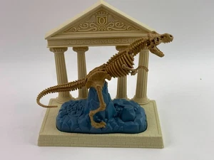 Sodor Sites Museum beweglicher T-Rex Dinosaurier Skelett Display Druckknopf 2009 - Bild 1 von 9