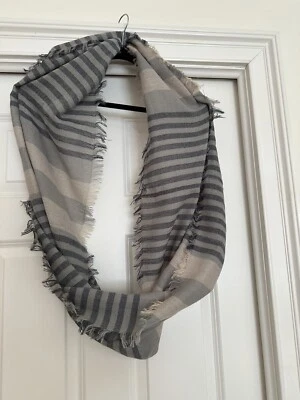 Bufanda Infinity marrón y negro a rayas Foto 1 de 4