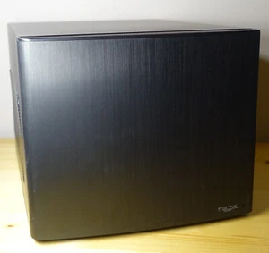 Fractal Designs Node 304 | Asus | Intel | Alimentation sans ventilateur SeaSonic | RAM Corsair - Photo 1/20