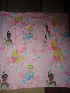 MANTA PRINCESA DISNEY CON MANGAS ROSA 46X46 - Imagen 1 de 4