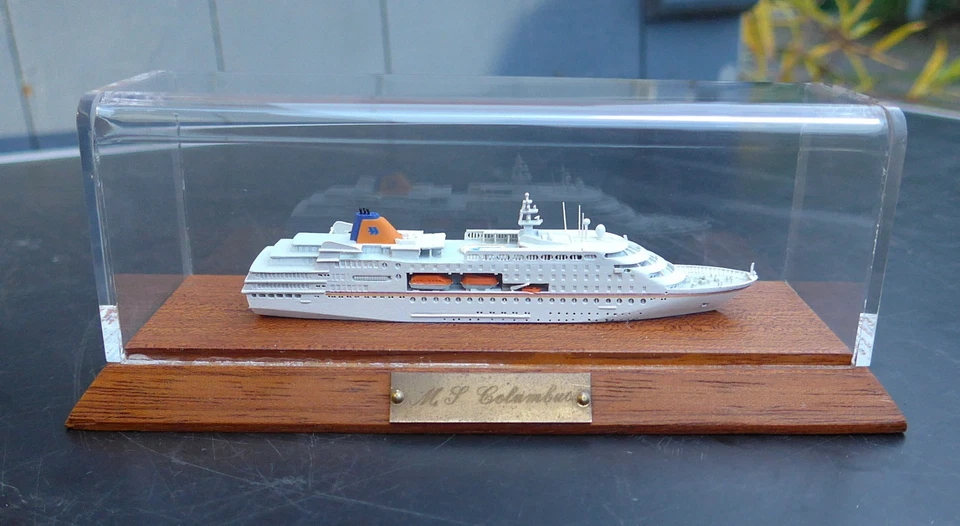 Schiffsmodell Columbus 1:1250 Hapag Lloyd - Bild 1 von 4