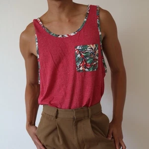 On The Byas Mens Tank Top Red Floral Size Large Beach Outdoors Cotton/Poly Shirt - Picture 1 of 9