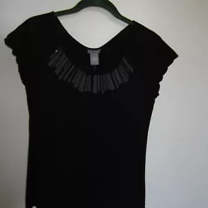 ANN TAYLOR Top with tiny accent beading around the design BLACK Size M NWT - Picture 1 of 3