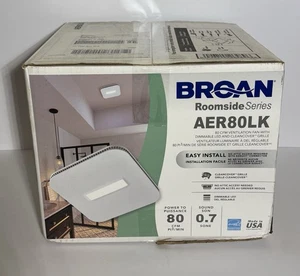 Broan Bad Abluftventilator 80 CFM mit LED Licht Clean Abdeckung AER80LK Neu Open Box - Bild 1 von 3