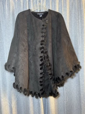 Poncho negro con capa Jones New York Signature para mujer Foto 1 de 4