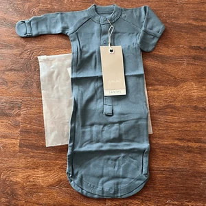 NWT Goumi Kids Midnight Gown SZ Newborn NB Snap Bamboo Baby Sleeper Blue - Picture 1 of 3