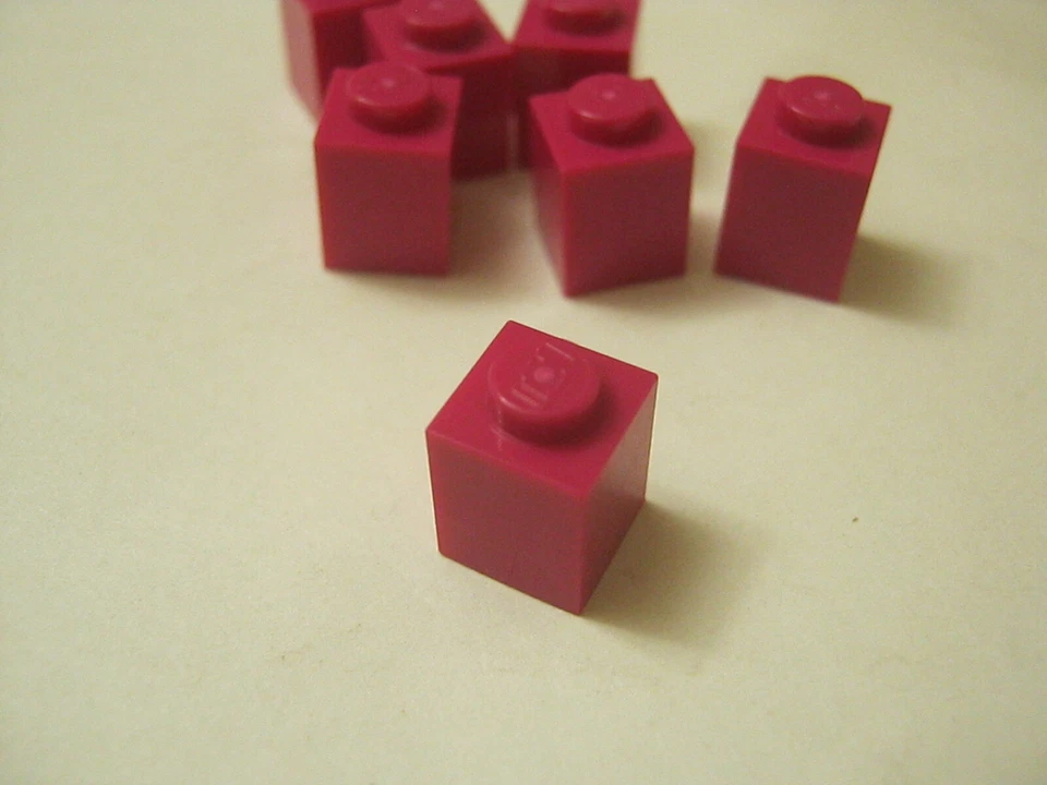 Lego Lot Of 20 Magenta 1x1 Bricks, 3005 (028-151) - Image 1 of 1