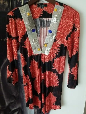 T-Bags 洛杉矶女式花卉针织束腰外衣带串珠 V 领 XS 码 — 第 1/4 张图片