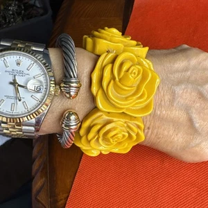 Antik Butterscotch gelb Bakelit geschnitzt Rose Blume Perlen Armband dehnbar - Bild 1 von 14