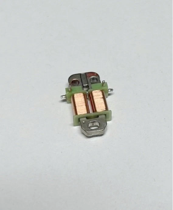 Émbolo solenoide de apertura para Pentax K30 K50 KS1 K-30 K-50 K-S1 K-S2 K-500 NUEVO Foto 1 de 1