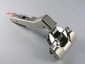 Bisagra superior con clip de cierre suave Blum 79B3598 - Imagen 1 de 1