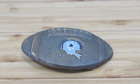 VTG Dallas Cowboys Belt Buckle by Lee NFL Properties 1981 Helmet Buckle - Youth Cover