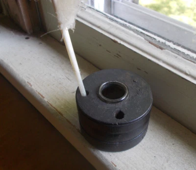 BOTELLA DE TINTA DE VIDRIO PONTILADO TEMPRANO DE LA DÉCADA DE 1830 ENCERRADA EN CARCASA DE MADERA AGUJEROS PARA PLUMA PLUMA Foto 1 de 4