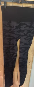 *WARNER'S  BLISSFUL  BENEFITS NO MUFFIN TOP  CAMO  LEGGINGS *SIZE  L/XL PANTS - Picture 1 of 2
