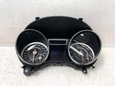 Cuadro de instrumentos velocímetro Mercedes CLA45 AMG W117 14-18 84K 1352 FABRICANTE DE EQUIPOS ORIGINALES Foto 1 de 4
