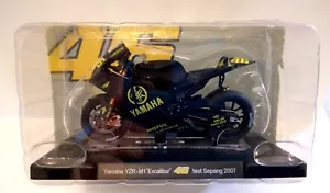MOTO YAMAHA YZR-M1 EXCALIBUR TEST SEPANG 2007 - VALENTINO ROSSI SCALA 1/18 - Foto 1 di 1