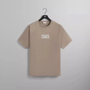 Brandneu KITH Loyalty Box Logo Tee - Molecule - Größe M - Limited Edition 2024 - Bild 1 von 4