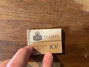 GB 10/- GPO Folleto Agosto 1967 Completo Sin Perf Fila Superior Error Corte H27 - Imagen 1 de 8