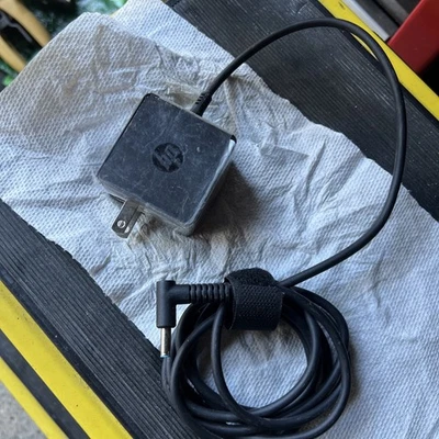 HP AC Power Adapter TPN-LA03 84561-001 19v Blue Tip - Image 1 of 3