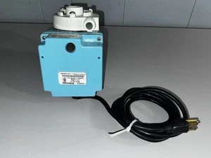 Little Giant 3E-12N Submersible Pump - TESTED - Picture 1 of 9