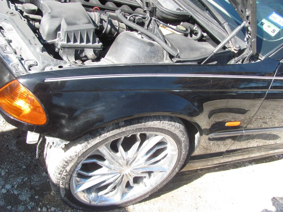 GUARDABARROS IZQUIERDO BMW 325i 328i 330i E46 negro 1999-2000-2001  Foto 1 de 1