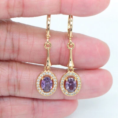 Pendientes de boda colgantes ovalados de topacio místico púrpura rellenos de oro amarillo de 18 quilates para mujer Foto 1 de 4