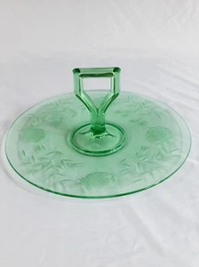 Vintage grün Blumen Depression geätztes Glas Serviertablett mit Griff sanft gebraucht - Bild 1 von 5