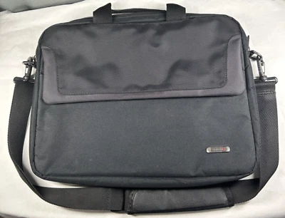 Bolsa para laptop Solo preta forrada acolchoada destacável alça tiracolo alças viagem em excelente estado usado - Imagem 1 de 4