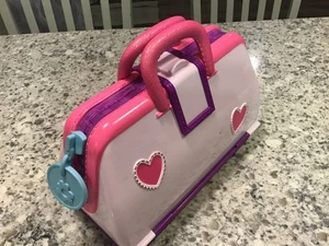 Disney Doc McStuffins Glitzer Fashion Medical Kit Arzttasche mit etwas Zubehör - Bild 1 von 4