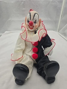 VINTAGE 1983 SCHWARZ & WEISS DYNASTIE PUPPE SITZENDER CLOWN PORZELLAN 16 ZOLL - Bild 1 von 8