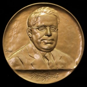 Melvin Jones Founder of Lions Club International Award Medal Julio Kilenyi 77mm - Picture 1 of 2