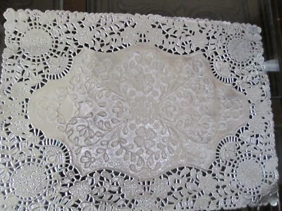 10 PCS SILVER FOIL PLACEMAT RECTANGLE PAPER VICTORIAN LACE DOILY WEDDINGS   - Image 1 of 3