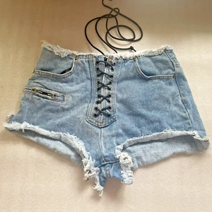 Pantalones Cortos Lioness Mujer Pequeño Azul Denim La Bella Vita Deshilachado Cordones Festival - Imagen 1 de 8
