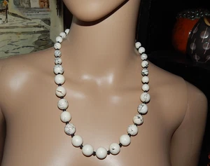 Collar bolas magnesita degradado blanco negro veteado 58 cm 90 g - Imagen 1 de 5