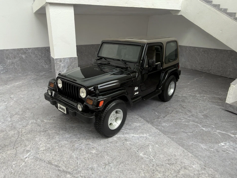 Jeep Wrangler 1/18 Maisto - Immagine 1 di 4