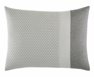 Almohada Floral Vera Wang Tuille 15" x 20" Gris Blanco Foto 1 de 4