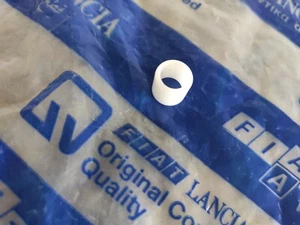 BOCCOLA LEVA CAMBIO MARCE FIAT 124-126-127-128-131-500-600-850-900 PIRELLI 2PZ - Foto 1 di 3