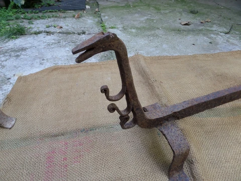 AMAZING ANTIQUE ANDIRON FIREPLACE DRAGON LOG HOLDER HAND FORGED PRIMITIVE VTG Cover