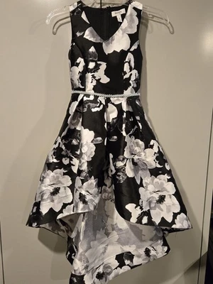 Vestido formal para niñas de Speechless, talla 8 negro, gris/plateado y blanco floral  Foto 1 de 4