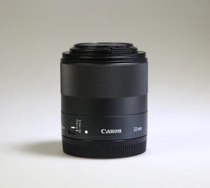 Canon EF-M Objektiv 32 mm f/1,4 STM - Bild 1 von 3