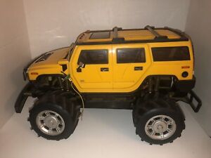 Radio Shack 2004 Hummer H2 Bright Yellow 1:10 scale no remote or battery