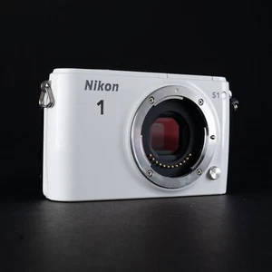 Nikon 1 S1 Mirrorless Digital Camera Body - White *Excellent Condition* - Picture 1 of 11