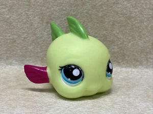 Littlest Pet Shop LPS # 1772 lebende grüne rosa Fische blaue Augen gebraucht - Bild 1 von 6