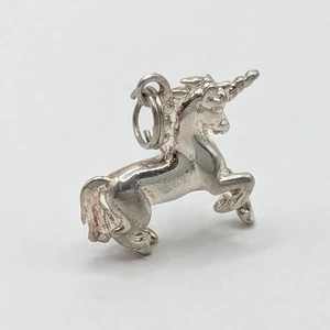 Ciondolo Charm Unicorno Piccolo Argento Sterling 925 Fantasia Magico Gioielli Mitici - Foto 1 di 4